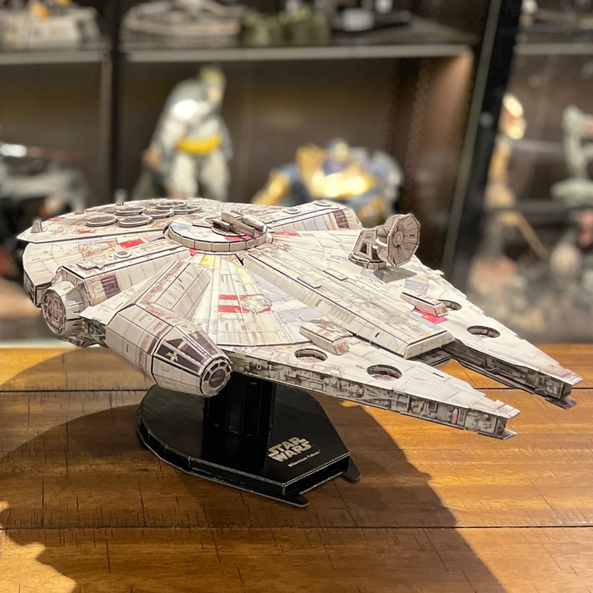 Star wars millennium falcon model retailer kit